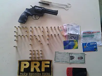 Rapaz é preso com armas e munições em ônibus de MS