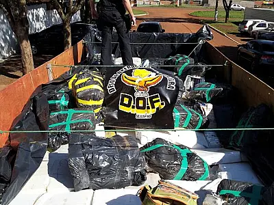DOF e PM apreendem maconha em caminhão na MS 164