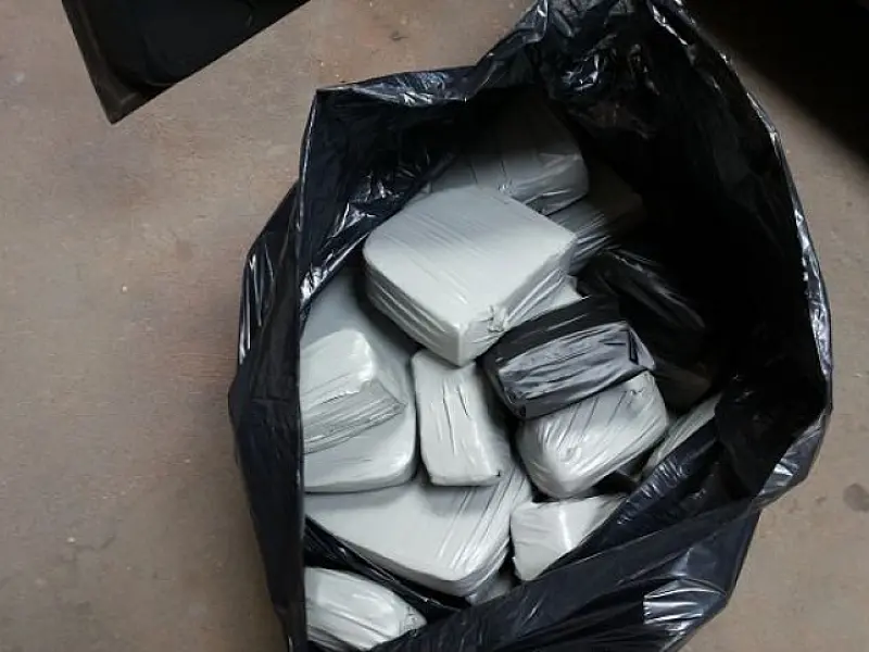 Mulher é presa com 32 quilos de cocaína; droga iria para SP