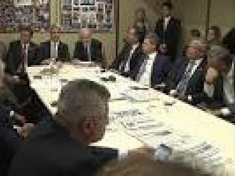 Comissão do impeachment inicia discussão de relatório nesta sexta