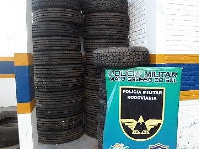 PMR aborda ônibus e apreende 29 pneus contrabandeados