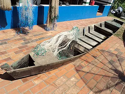 Pescador flagrado praticando pesca predatória tenta agredir policial