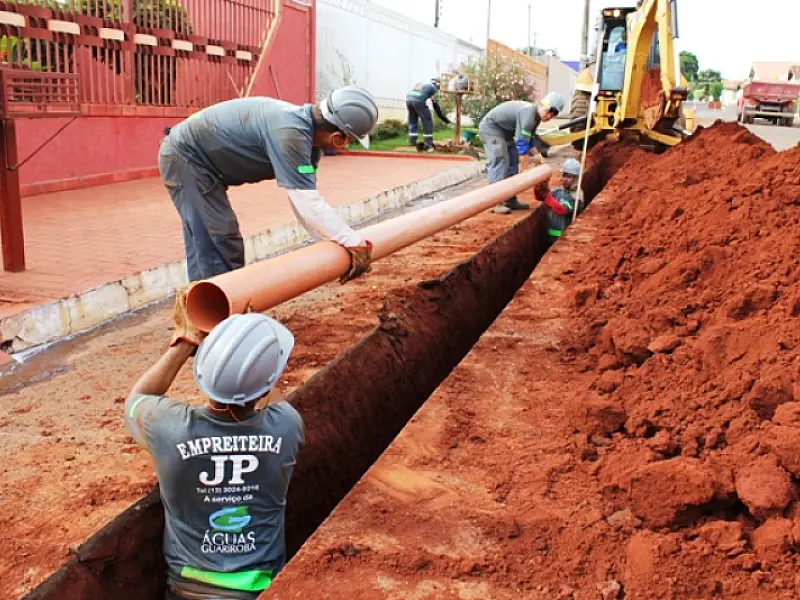 Jardim Panamá e região recebem obras de esgoto