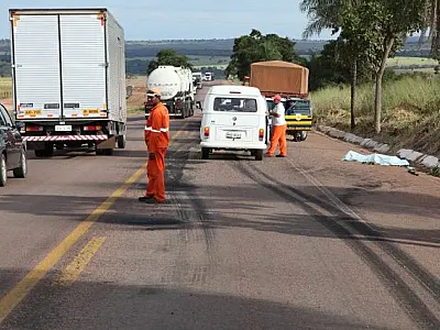 Homem morre após ser atropelado por carreta em Sonora