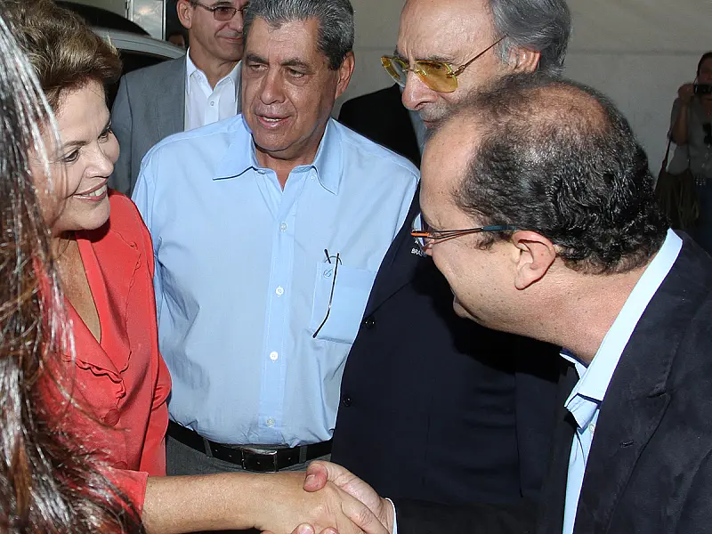 Presidente da Sanesul entrega pedido de desoneração do PIS/Cofins à presidente Dilma