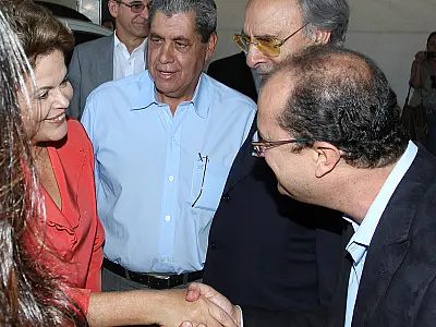 Presidente da Sanesul entrega pedido de desoneração do PIS/Cofins à presidente Dilma