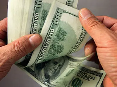 BC injeta quase US$ 3 bilhões para conter alta do dólar
