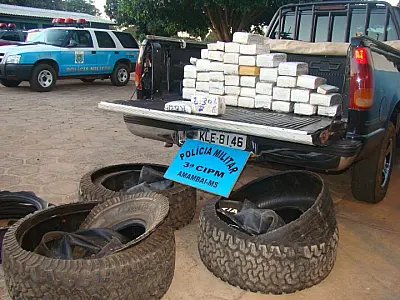 Droga é apreendida dentro de pneu de caminhonete em Amambai