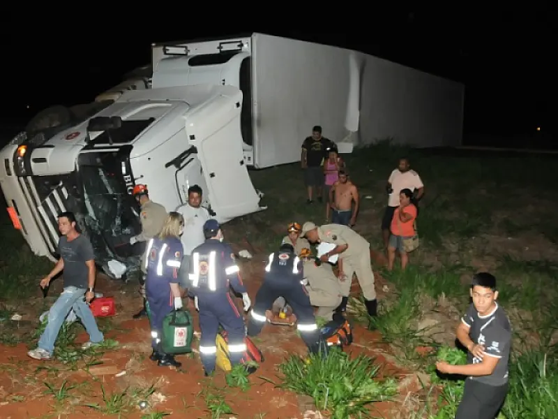 Caminhoneiro perde o braço em acidente em Dourados