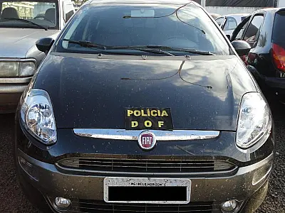 DOF apreende veículo furtado e prende batedor de estradas