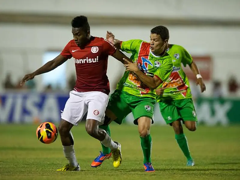 Com time misto, Inter elimina Salgueiro e enfrenta Atlético-PR