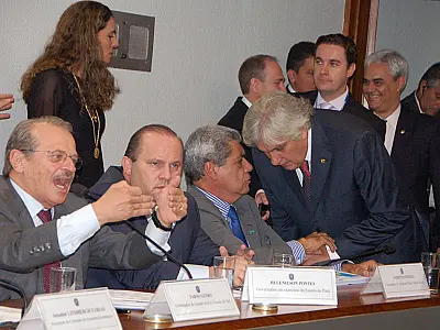 André e Delcídio discutem como evitar que unificação do ICMS traga prejuízos à MS
