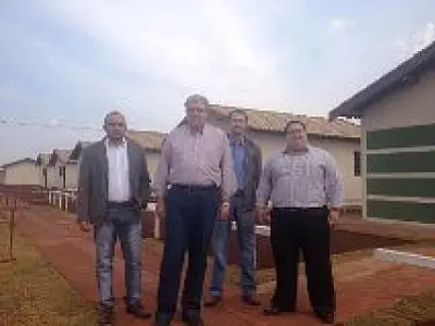 Secretário realiza vistoria de obras habitacionais em Dourados‏