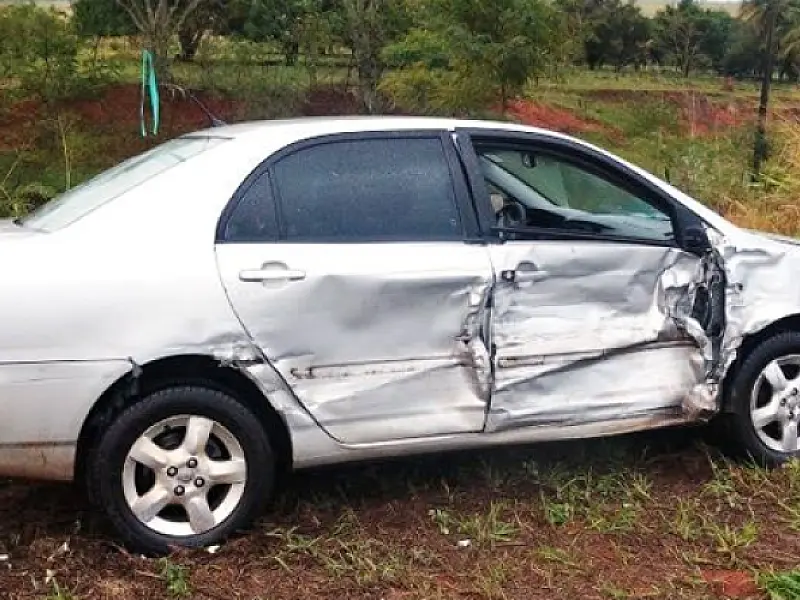 Dois carros se envolvem em acidente em Bataguassu