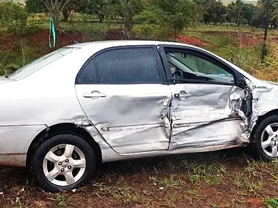 Dois carros se envolvem em acidente em Bataguassu