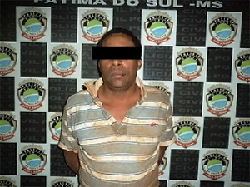 Marido enfurecido espanca esposa e policiais