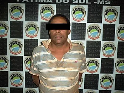 Marido enfurecido espanca esposa e policiais