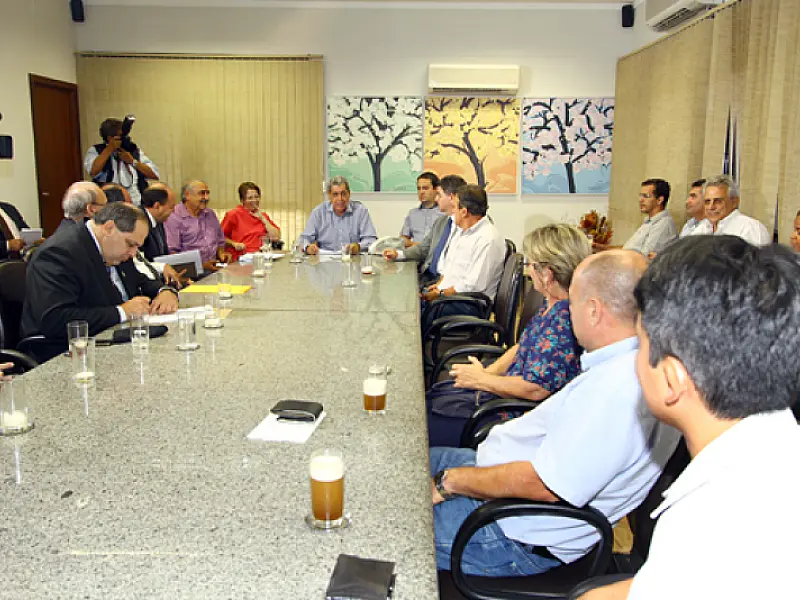 Governo adia negociações sobre PCC da Iagro