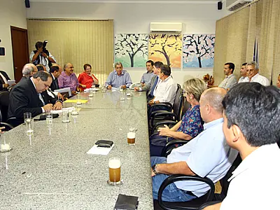 Governo adia negociações sobre PCC da Iagro