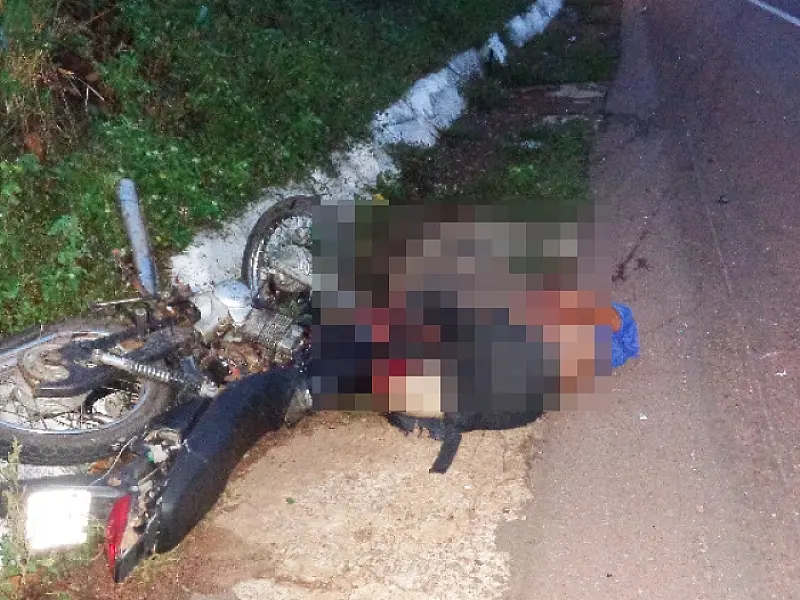 Motociclista morre após colidir com carreta