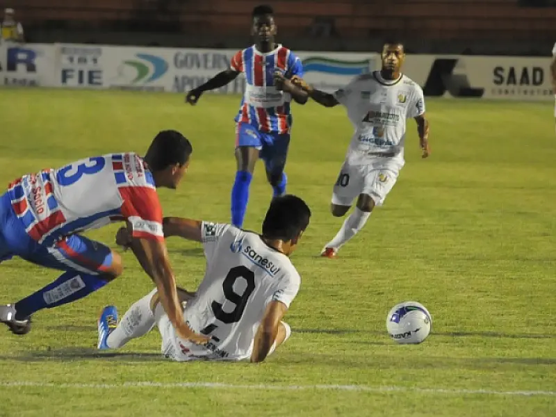 Ubiratan vence e dispara na liderança do Estadual