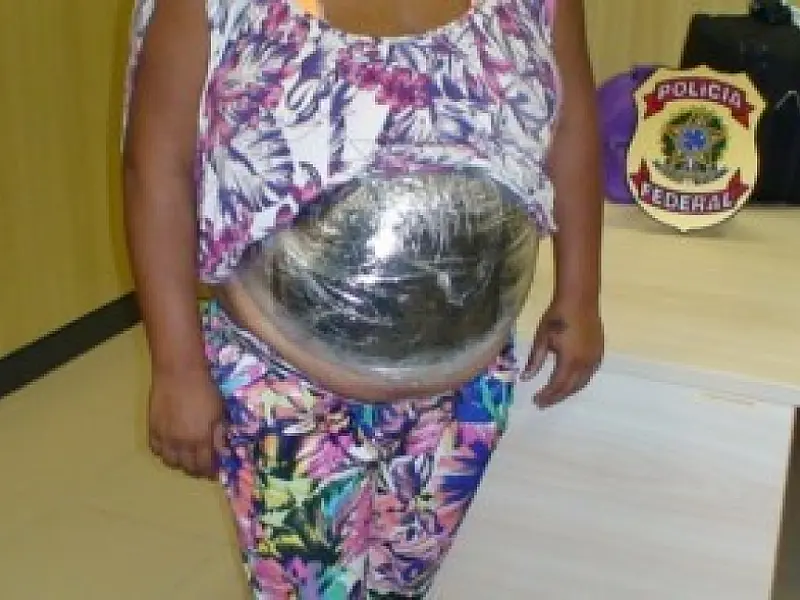 Mulher compra cocaína em MS, esconde em falsa barriga de grávida e é presa no RN