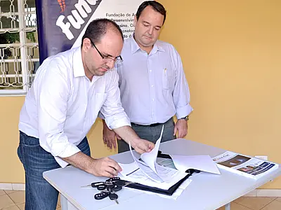 Fundect e UEMS assinam convênio para a entrega de quatro veículos para programas de pós-graduação