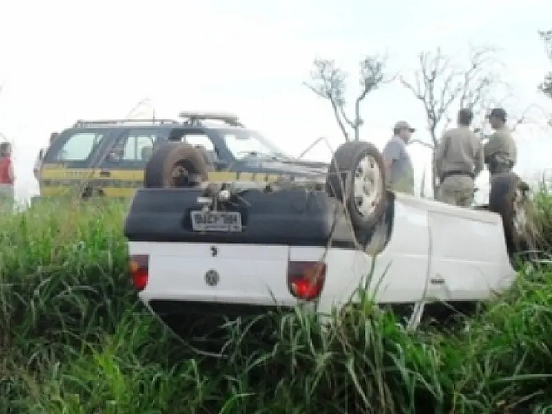 Jovem morre ao capotar veículo na rodovia BR-267
