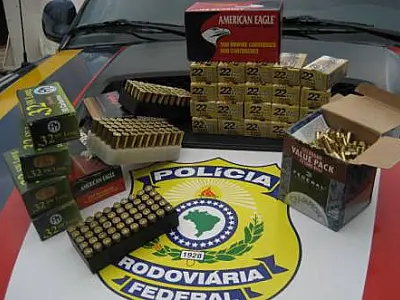 Homem é preso com mais de 2 mil munições