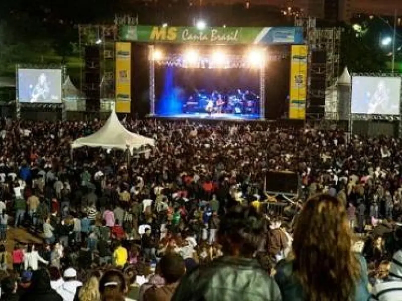 Ana Carolina e Karina Marques cativam público de 35 mil pessoas no MS Canta Brasil