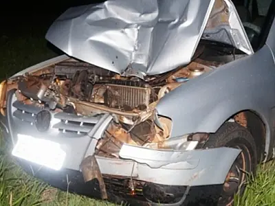 Gol colide na traseira de carreta em Bataguassu