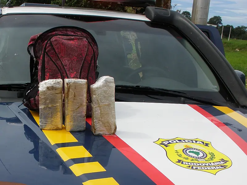 Menor é presa com dois quilos de maconha