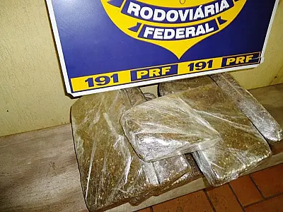 PRF prende jovem grávida com 8 kg de maconha em Coxim