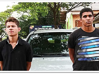 Jovens são presos em Sidrolândia com carro roubado em Goiânia