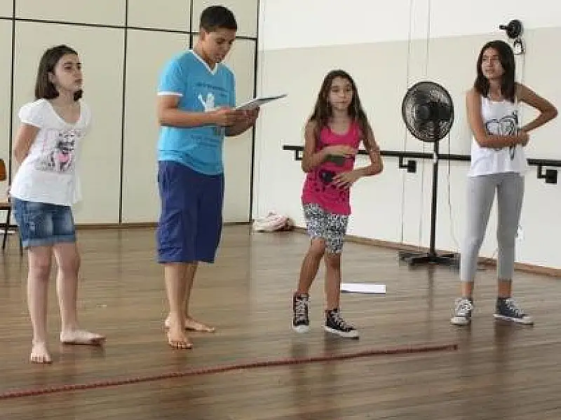 Espetáculo “O Fantástico Mistério de Feiurinha” encerra oficina teatral