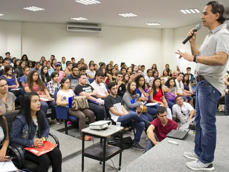 Curso preparatório gratuito para o Enem capacitará 180 jovens na capital