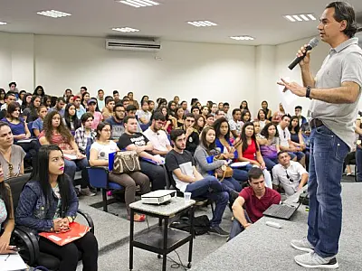 Curso preparatório gratuito para o Enem capacitará 180 jovens na capital