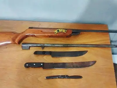 Jovem é preso após agredir o pai