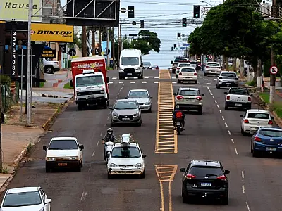 Veículos com placa final 3 têm até o fim de maio para serem licenciados no Detran