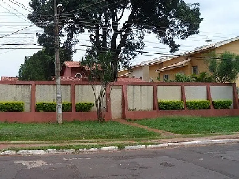 Moradores e condutores criticam asfalto da Avenida Bandeirantes