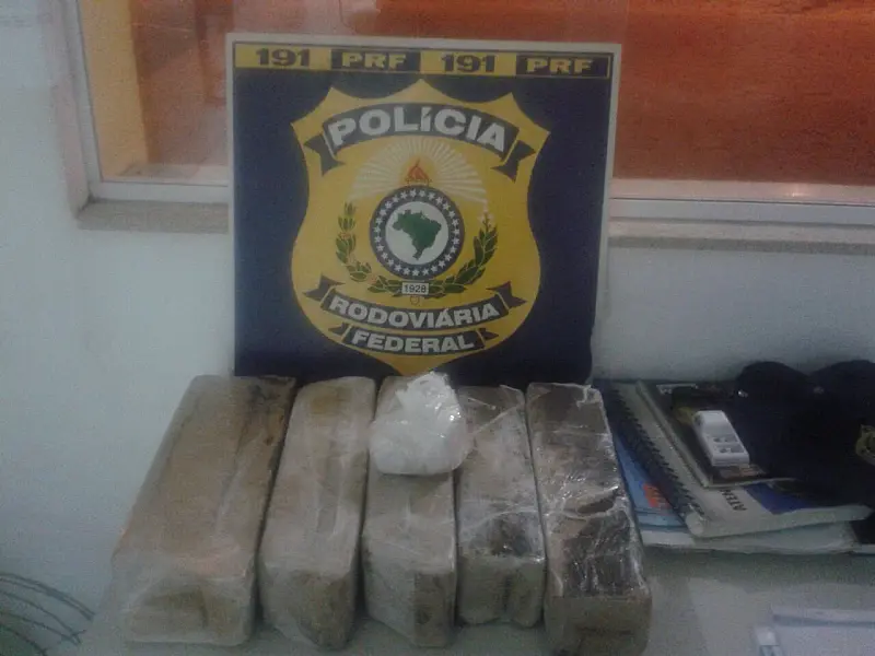 Jovem é presa com 11 tablete de maconha em Bataguassu