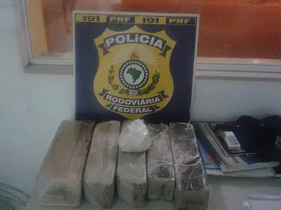 Jovem é presa com 11 tablete de maconha em Bataguassu