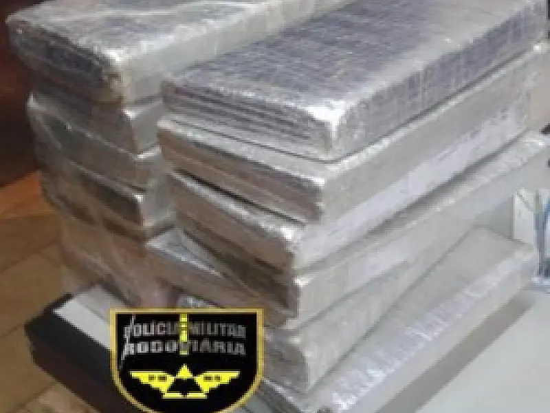 Dupla é presa transportando 20 kg de maconha em Sidrolândia