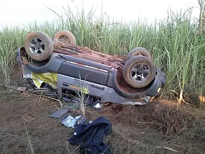 Homem fica ferido em capotamento na cidade de Sonora