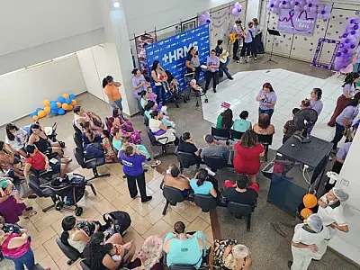 Reencontro de pacientes que passaram pelo HRMS marca comemoração do Novembro Roxo