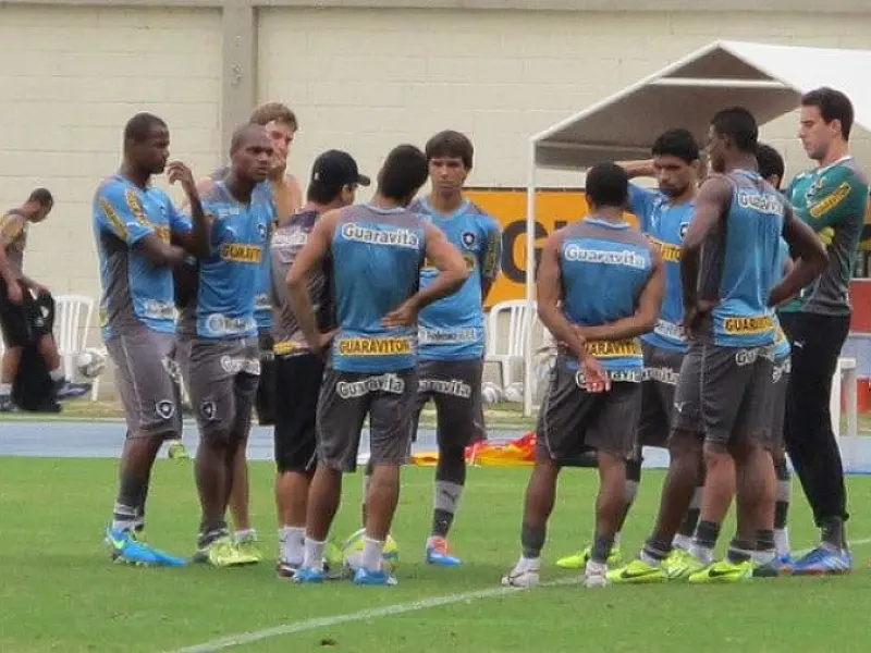 Botafogo joga com time reserva em clássico contra o Flamengo
