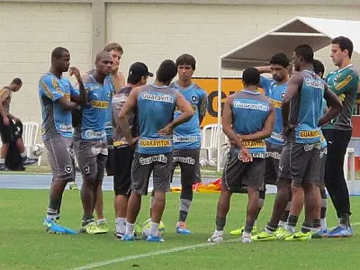 Botafogo joga com time reserva em clássico contra o Flamengo