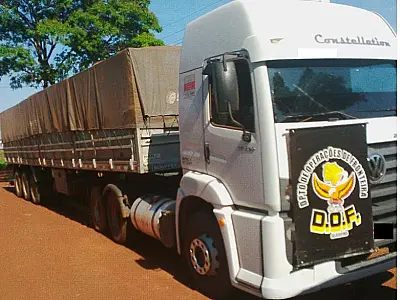 Polícia apreende 40.000 cigarros encontrados em carreta