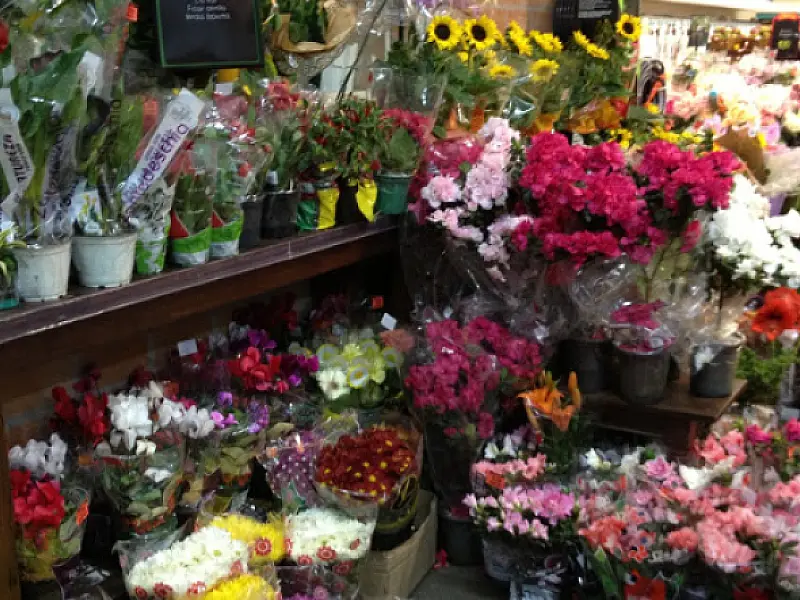 Procon divulga pesquisa de preços de velas e flores para feriado de Finados