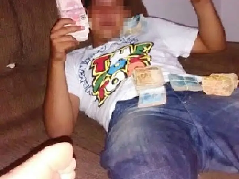 Após ostentar na mídia, jovem é detido com arma